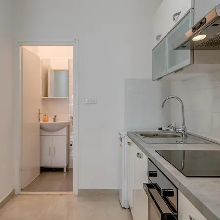 Andela 2bdrs & Free Wifi