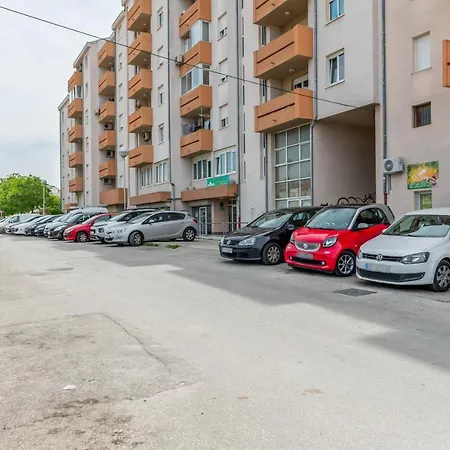 Andela 2bdrs & Free Wifi Apartmán