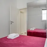 Andela 2bdrs & Free Wifi Split
