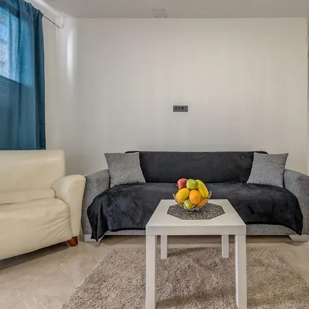 Апартаменты Andela 2bdrs & Free Wifi *