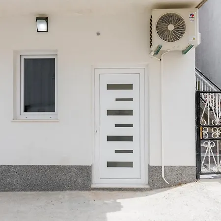 Andela 2bdrs & Free Wifi Апартаменты