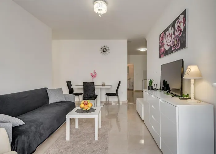 Andela 2bdrs & Free Wifi * Сплит