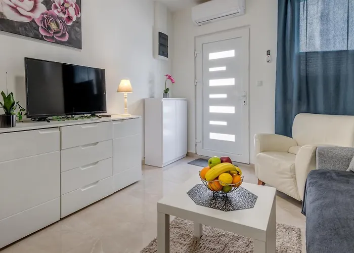 Апартаменты Andela 2bdrs & Free Wifi