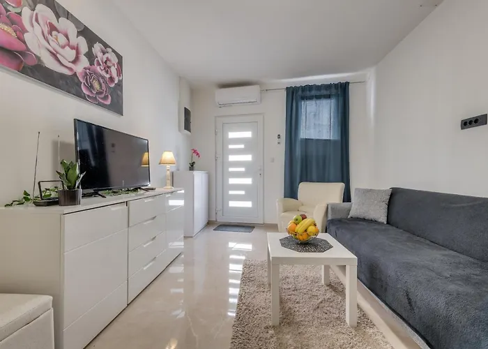 Апартаменты Andela 2bdrs & Free Wifi *