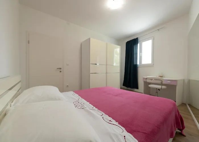 Andela 2bdrs & Free Wifi