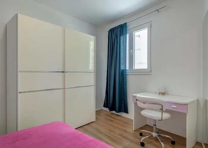 Andela 2bdrs & Free Wifi Апартаменты