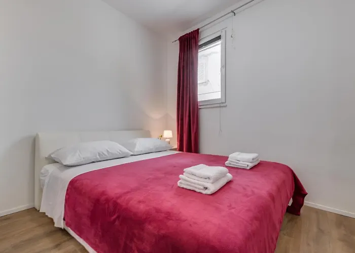 Апартаменты Andela 2bdrs & Free Wifi Сплит