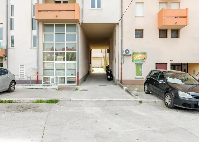 Andela 2bdrs & Free Wifi * Сплит