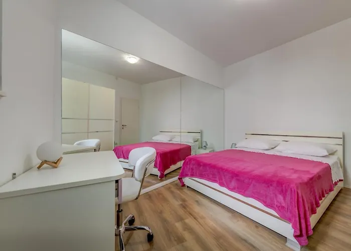 Andela 2bdrs & Free Wifi Сплит