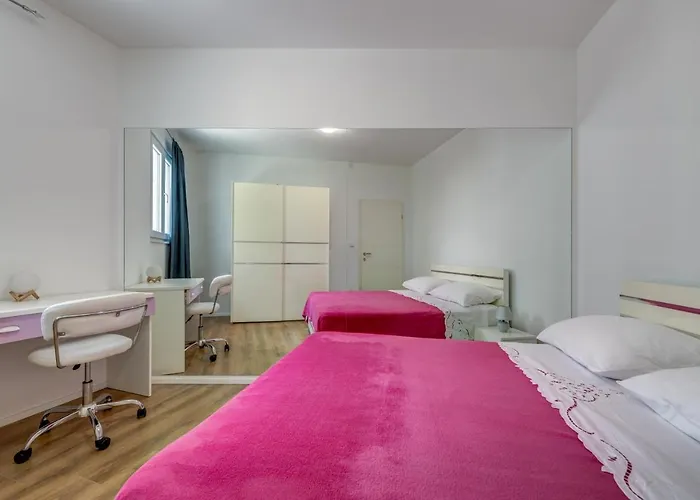 Andela 2bdrs & Free Wifi * Сплит