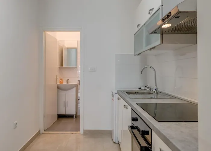 Andela 2bdrs & Free Wifi