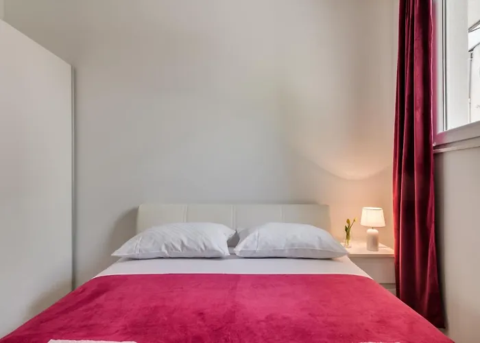 Andela 2bdrs & Free Wifi Сплит