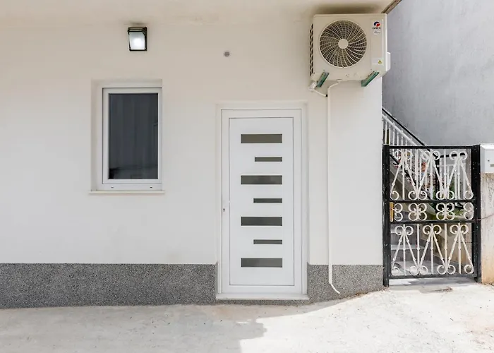 Andela 2bdrs & Free Wifi Апартаменты