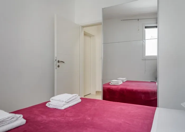 Andela 2bdrs & Free Wifi Сплит